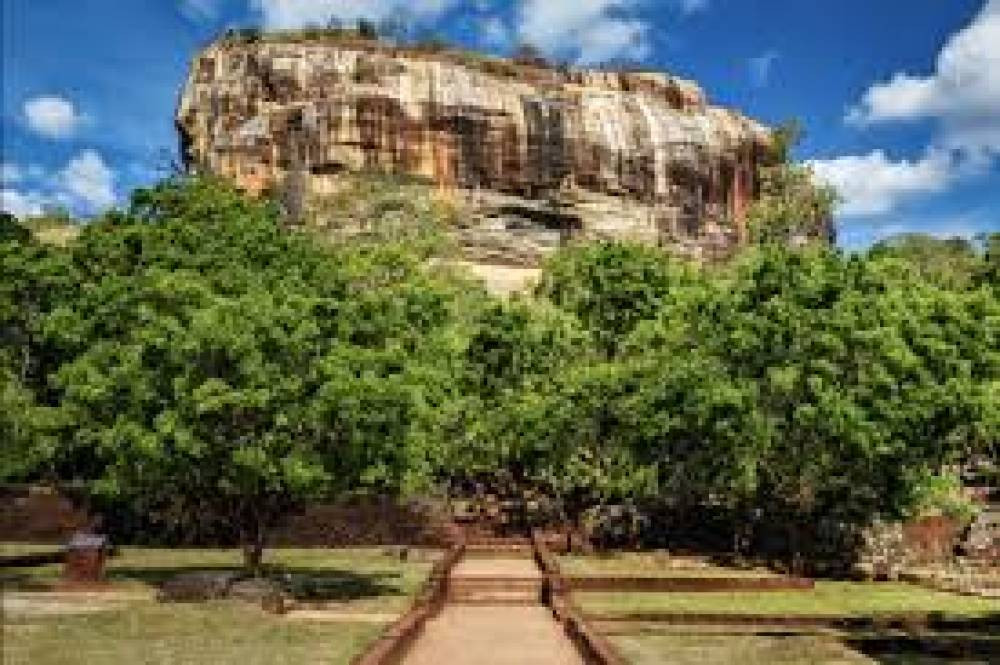 sigiriya-rock-fortress-sri-lanka